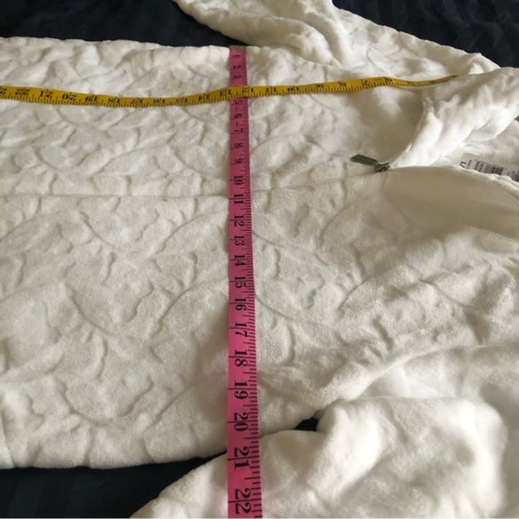 NWT White Plush Zip-Up Robe - Picture 5 of 6